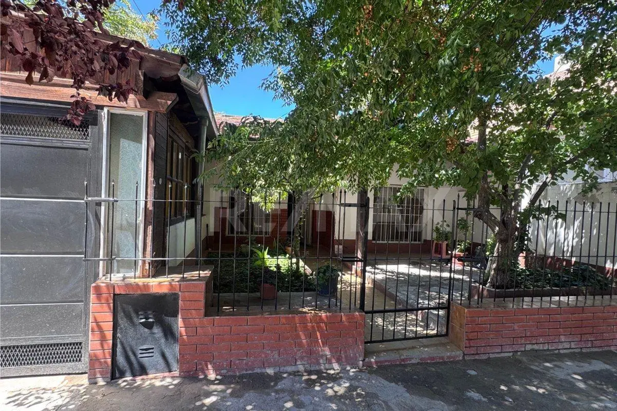 VENTA CASA 2 DORMITORIOS C/2 DPTOS EN PB  NEUQUEN 2