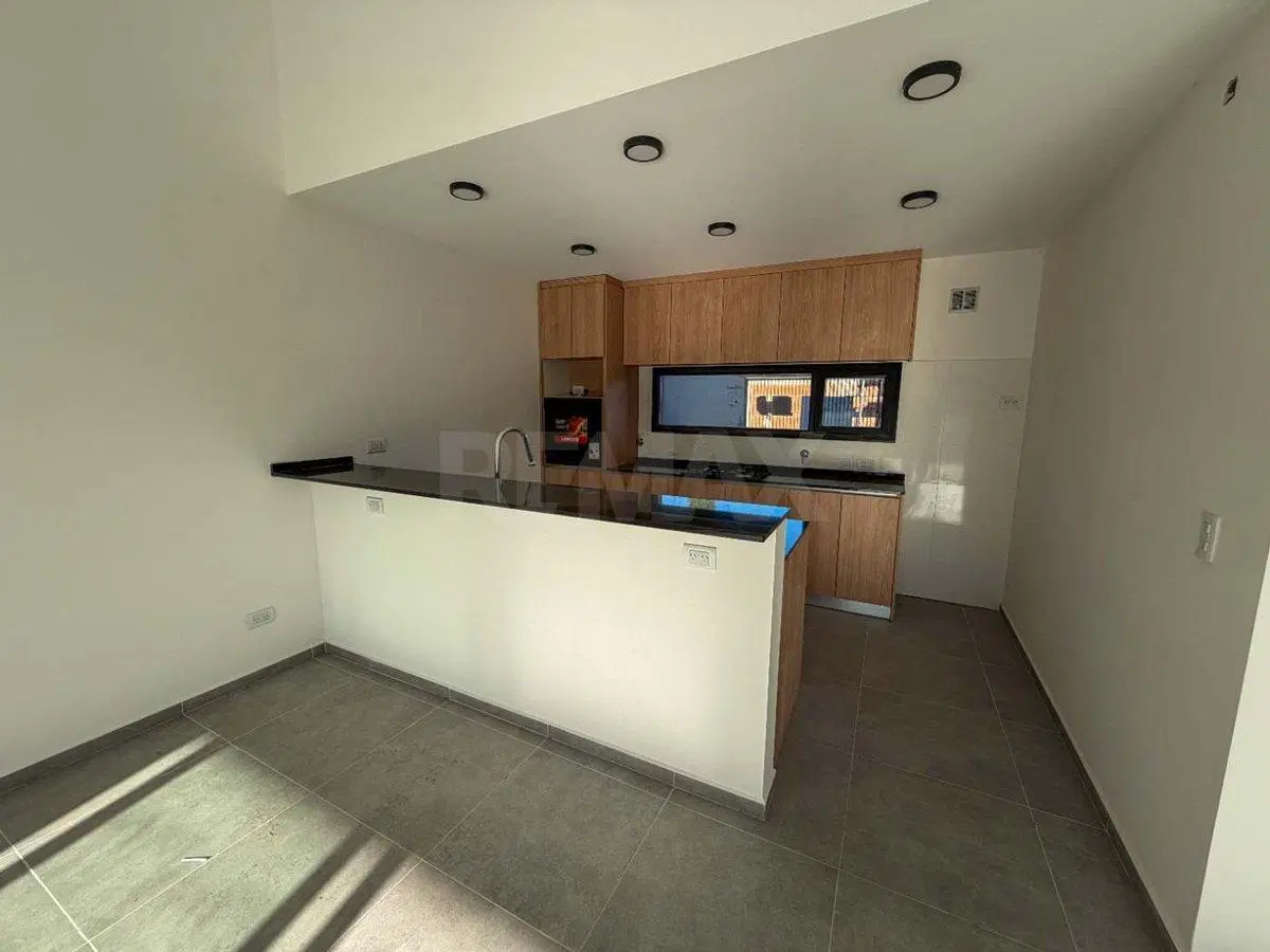 CASA EN VENTA 2 DORMITORIOS | CONFLUENCIA 2