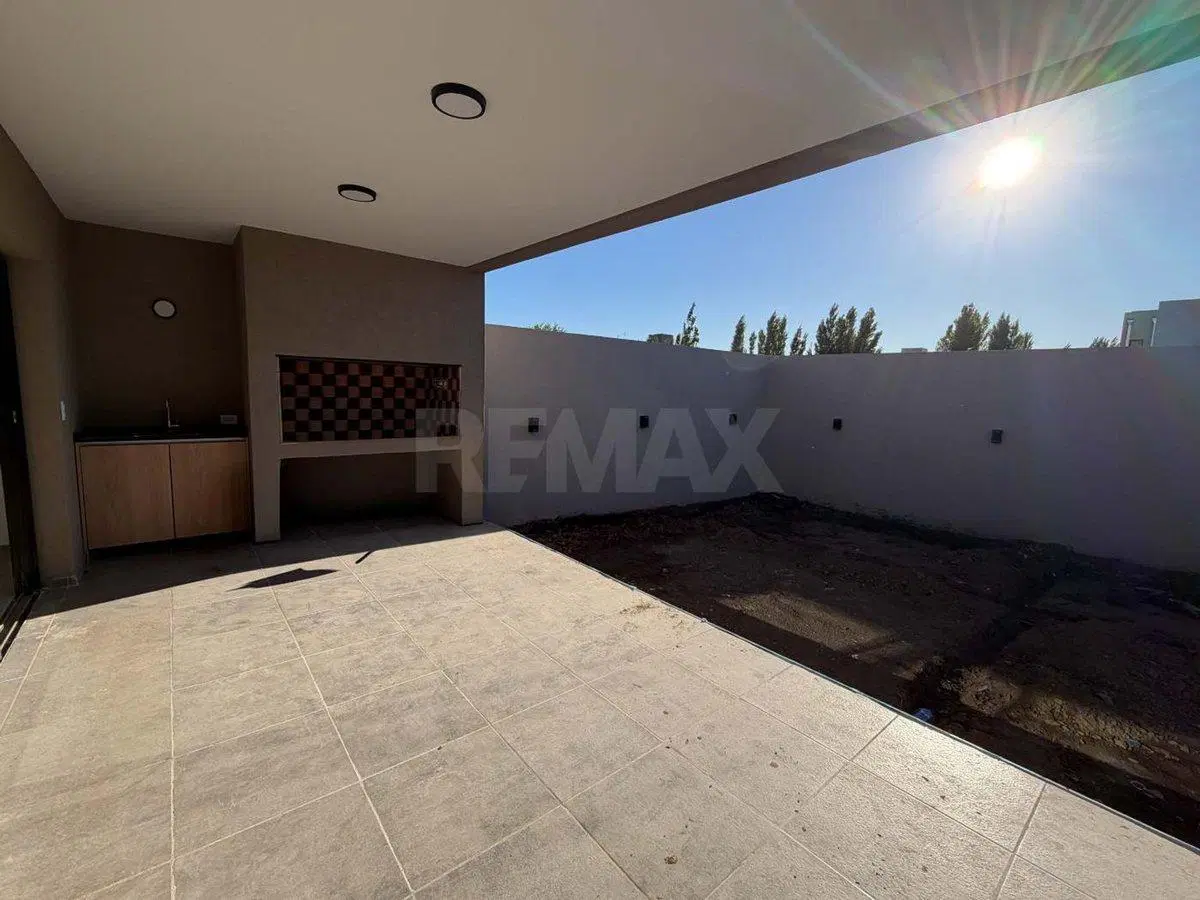 CASA EN VENTA 2 DORMITORIOS | CONFLUENCIA 8