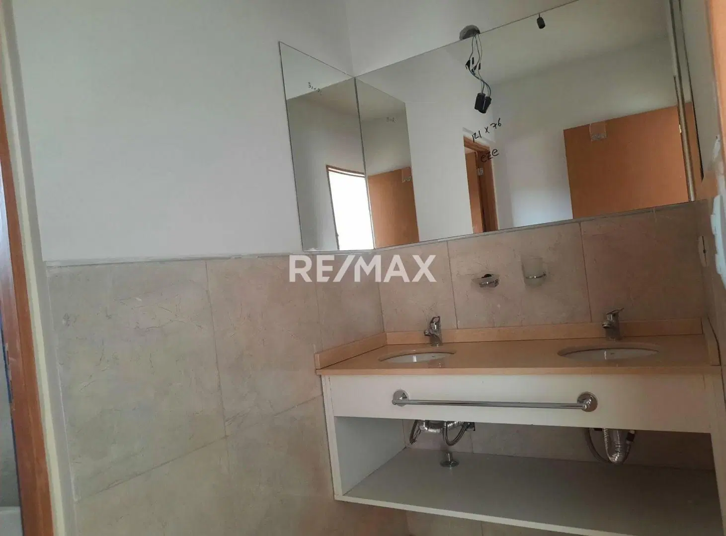 VENTA DUPLEX 3 DORMITORIOS CALLE BOERR 3314 NQN 5
