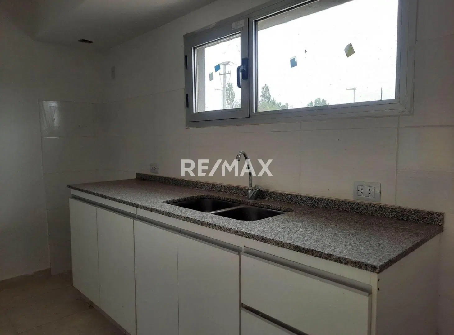 VENTA DUPLEX 3 DORMITORIOS CALLE BOERR 3314 NQN 8
