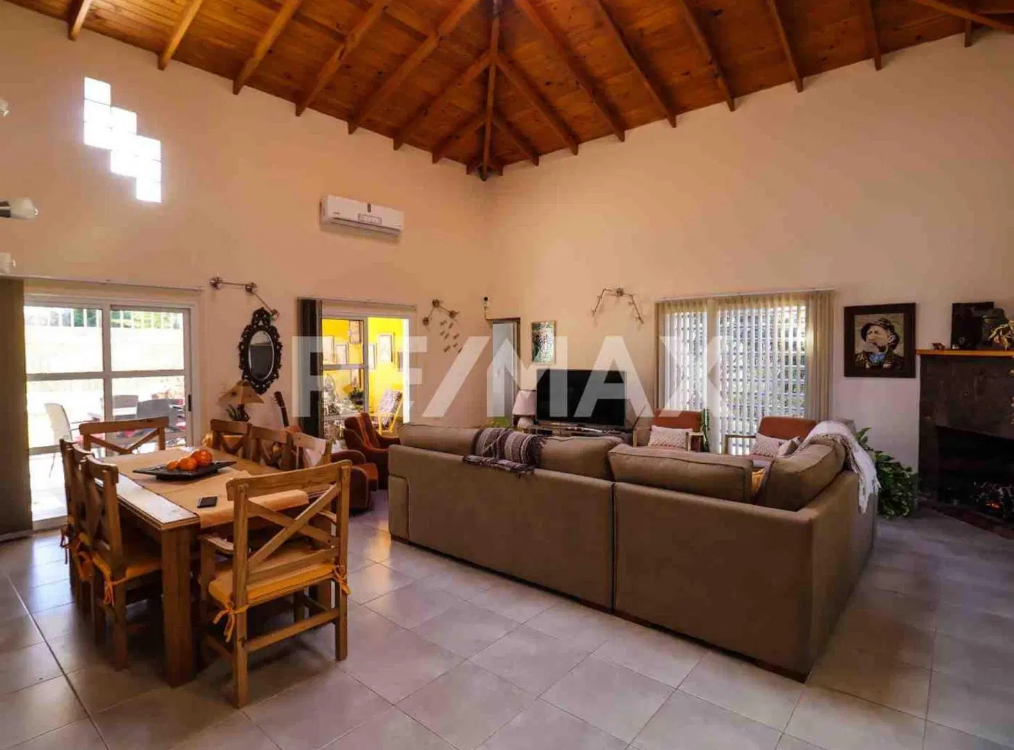 Venta casa con pileta en Villa el Chocon Neuquen 3