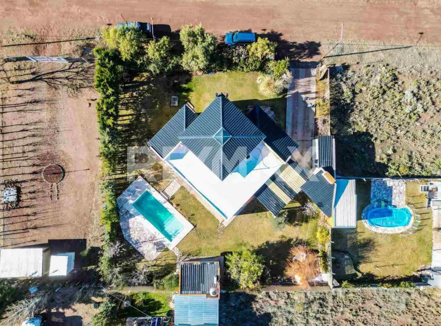 Venta casa con pileta en Villa el Chocon Neuquen 2