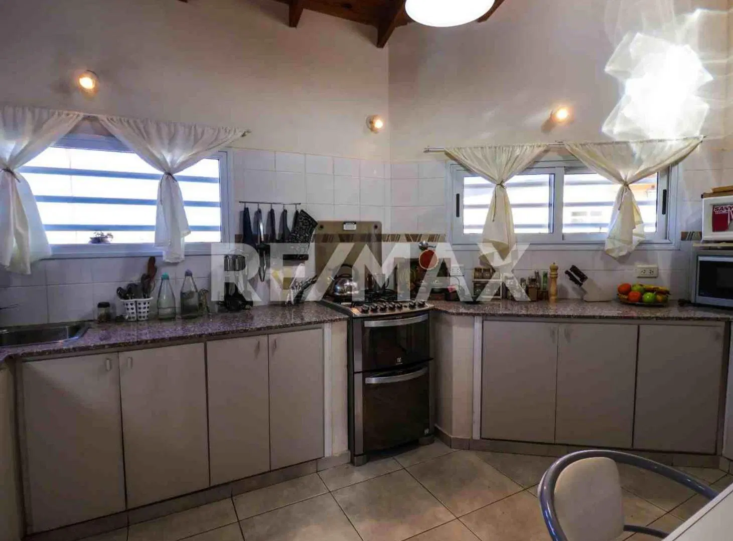 Venta casa con pileta en Villa el Chocon Neuquen 4