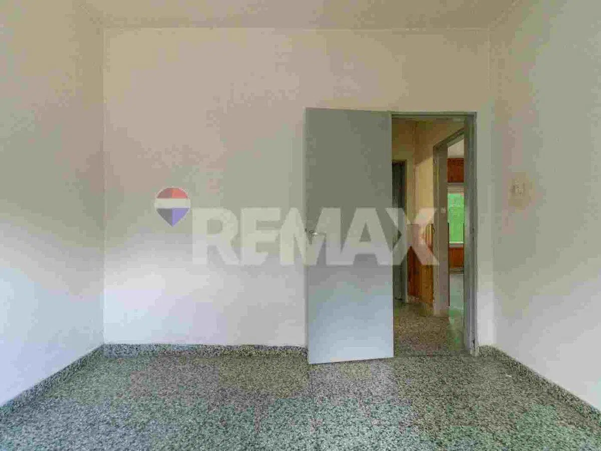 Venta de Casa, Local y 2 Departamentos 8