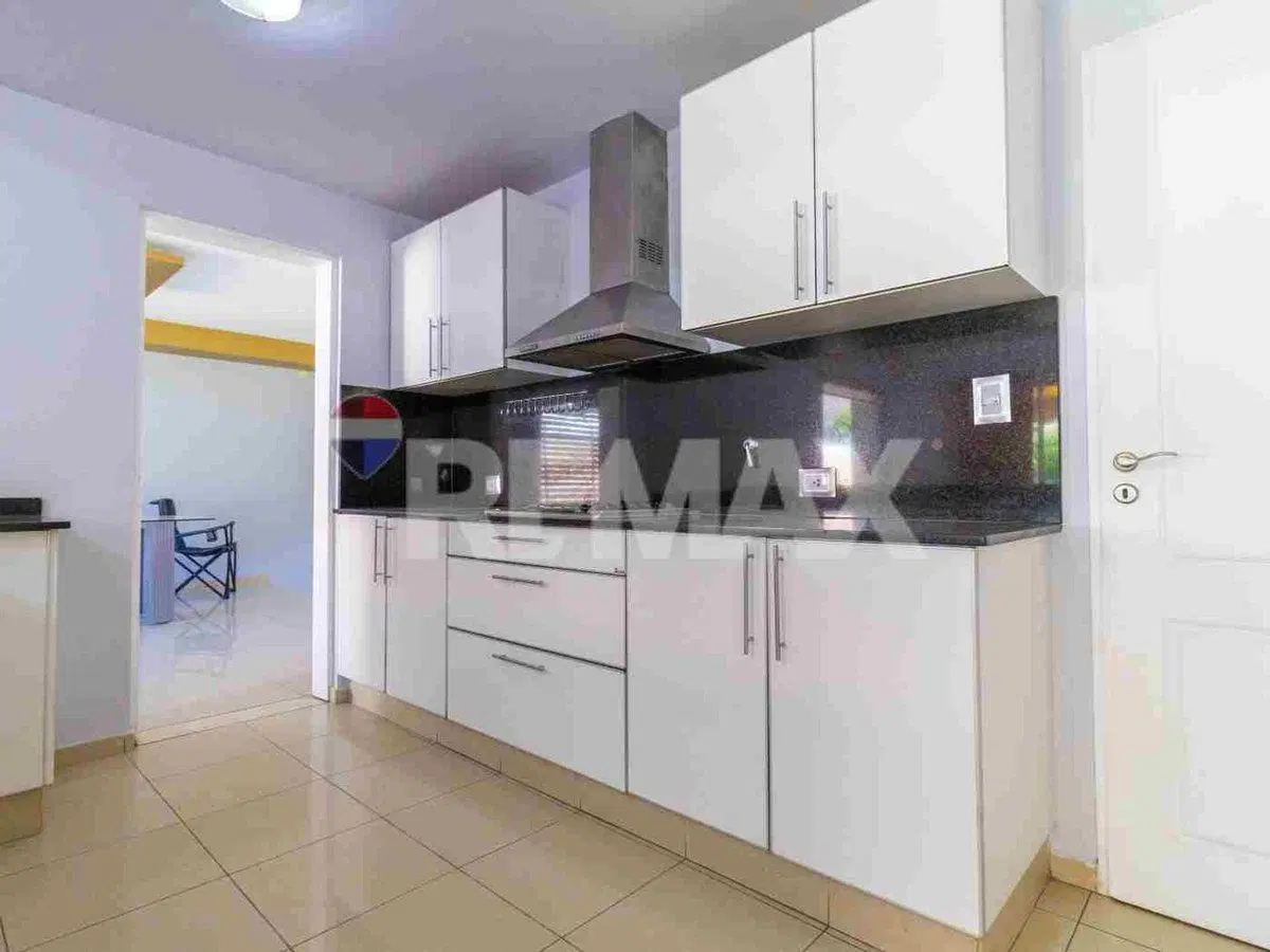 VENTA EN CASA CON PILETA EN JARDINES DEL REY 8