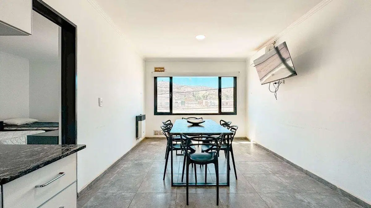EN VENTA COMPLEJO DPTOS Y LOCAL VACA MUERTA AÑELO 5
