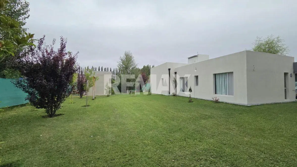 CASA 3 DORM EN VENTA,B° Cerrado La Ribera,Plottier 2
