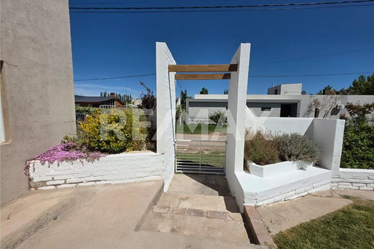 VENTA - CASA B° PRIVADO SANTA ANGELA, CENTENARIO 8
