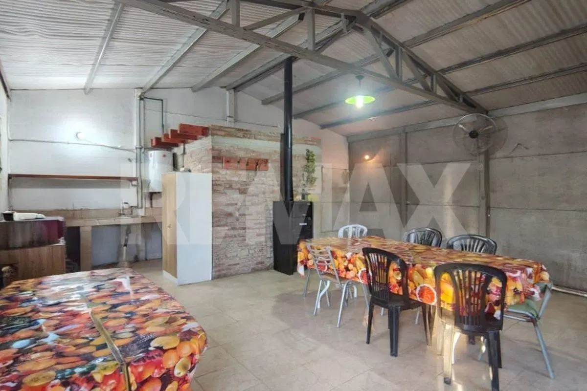 EN VENTA CASA EN Bº LLEQUEN - EL CHOCÓN 3