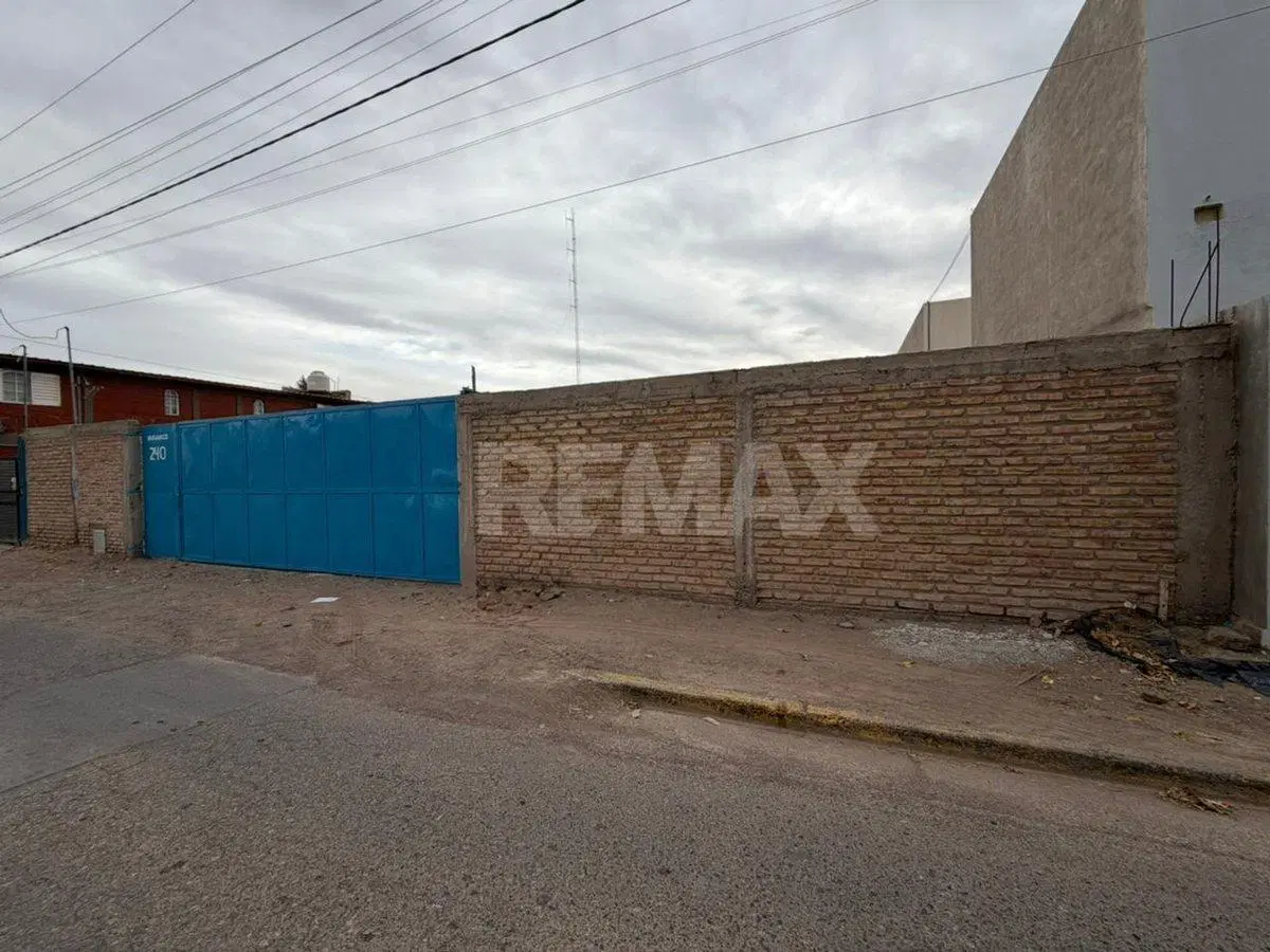 ALQUILER Galpon 200 m2 con 2 oficinas y recepcion. 2