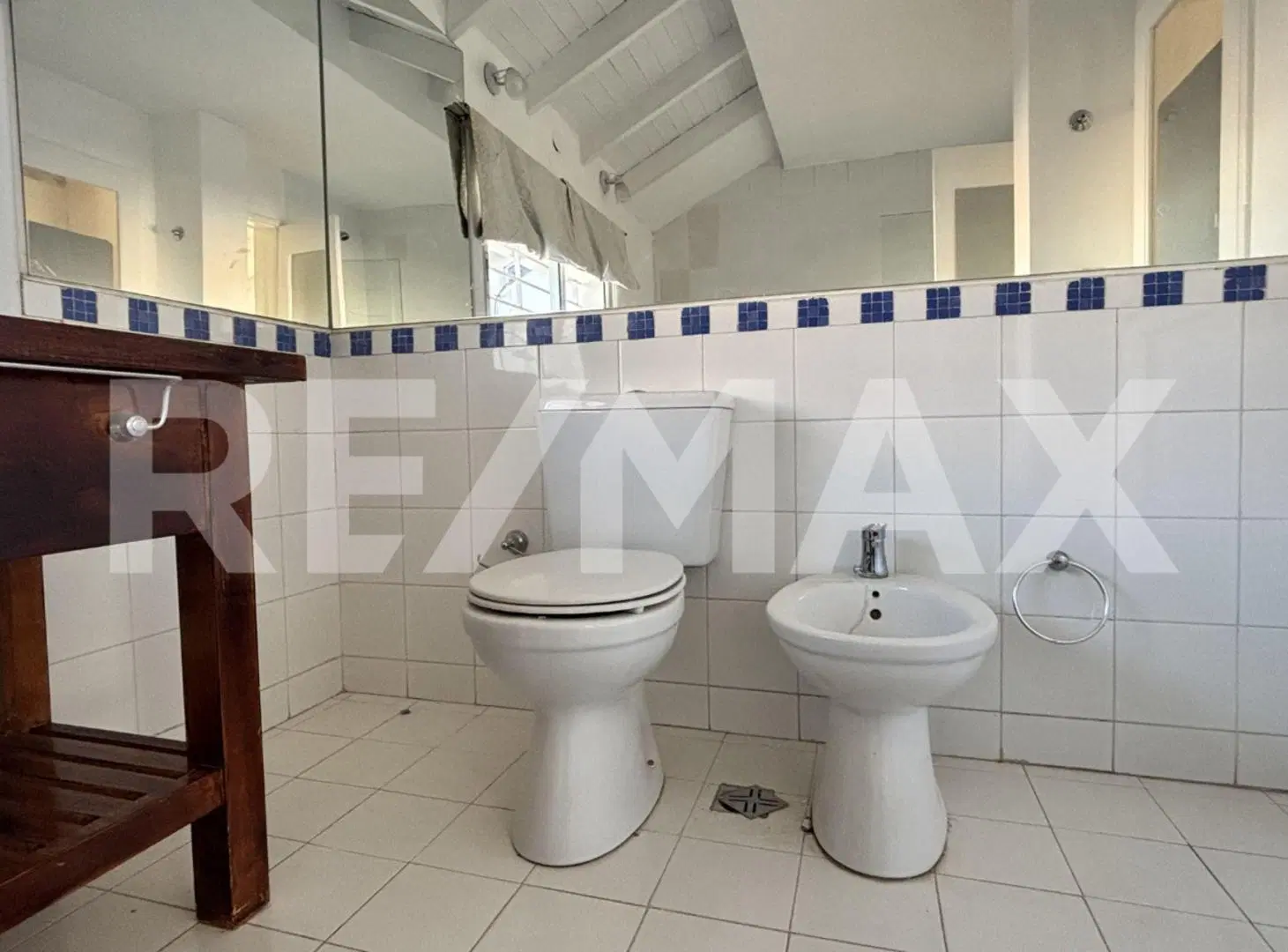 Casa en alquiler, 4 dormitorios con estudio, Nqn 2