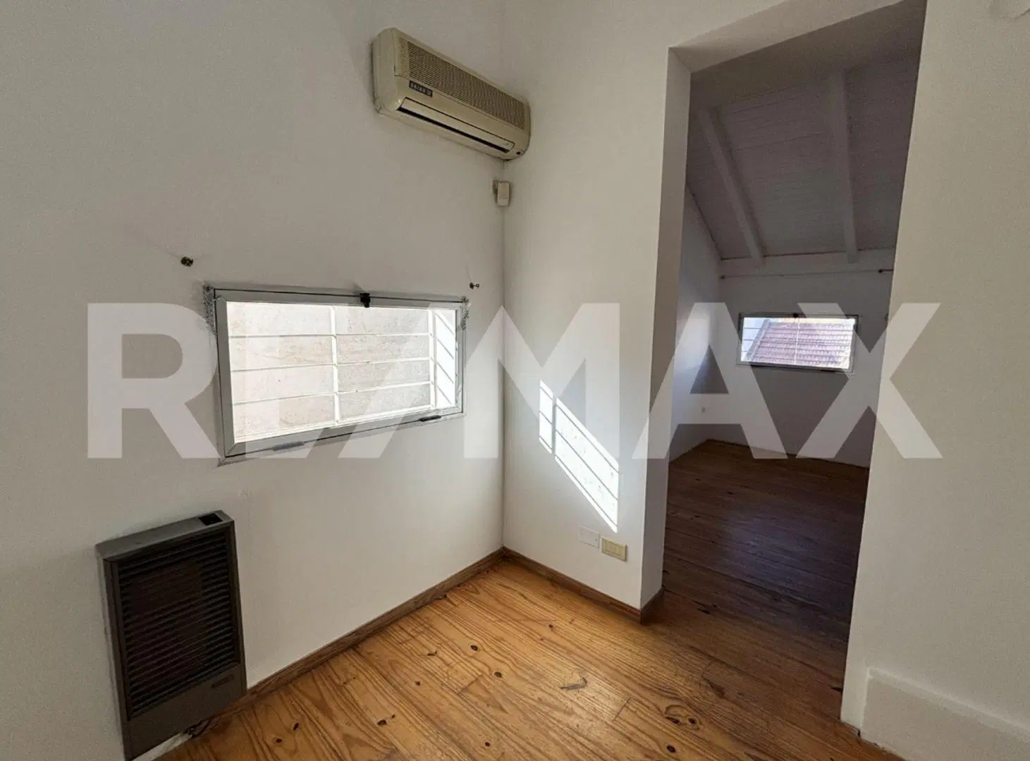 Casa en alquiler, 4 dormitorios con estudio, Nqn 8