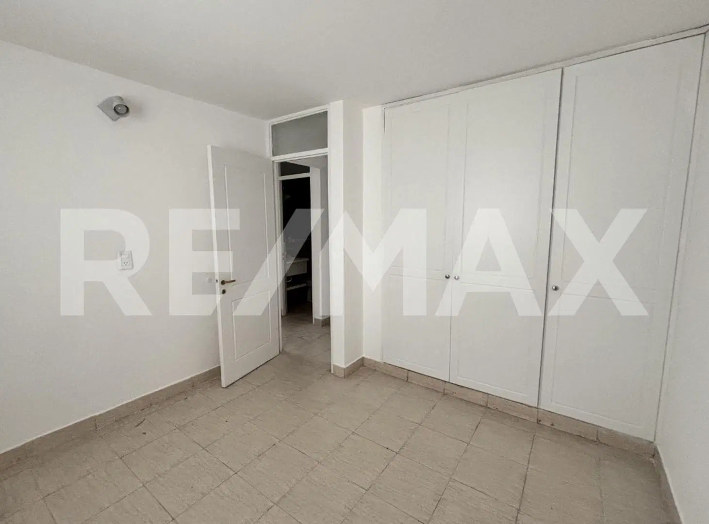 Casa en alquiler, 4 dormitorios con estudio, Nqn 4