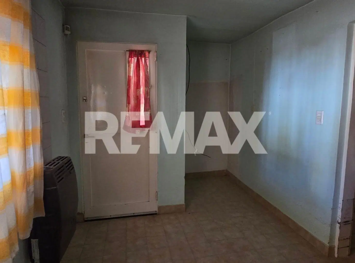 CASA EN VENTA DE 2 DORMI EN ESQUINA FERNÁNDEZ ORO 5