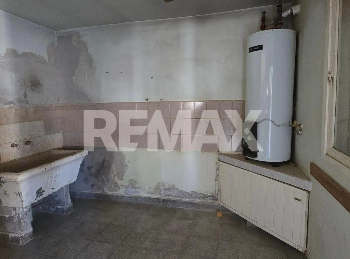 CASA EN VENTA DE 2 DORMI EN ESQUINA FERNÁNDEZ ORO 4