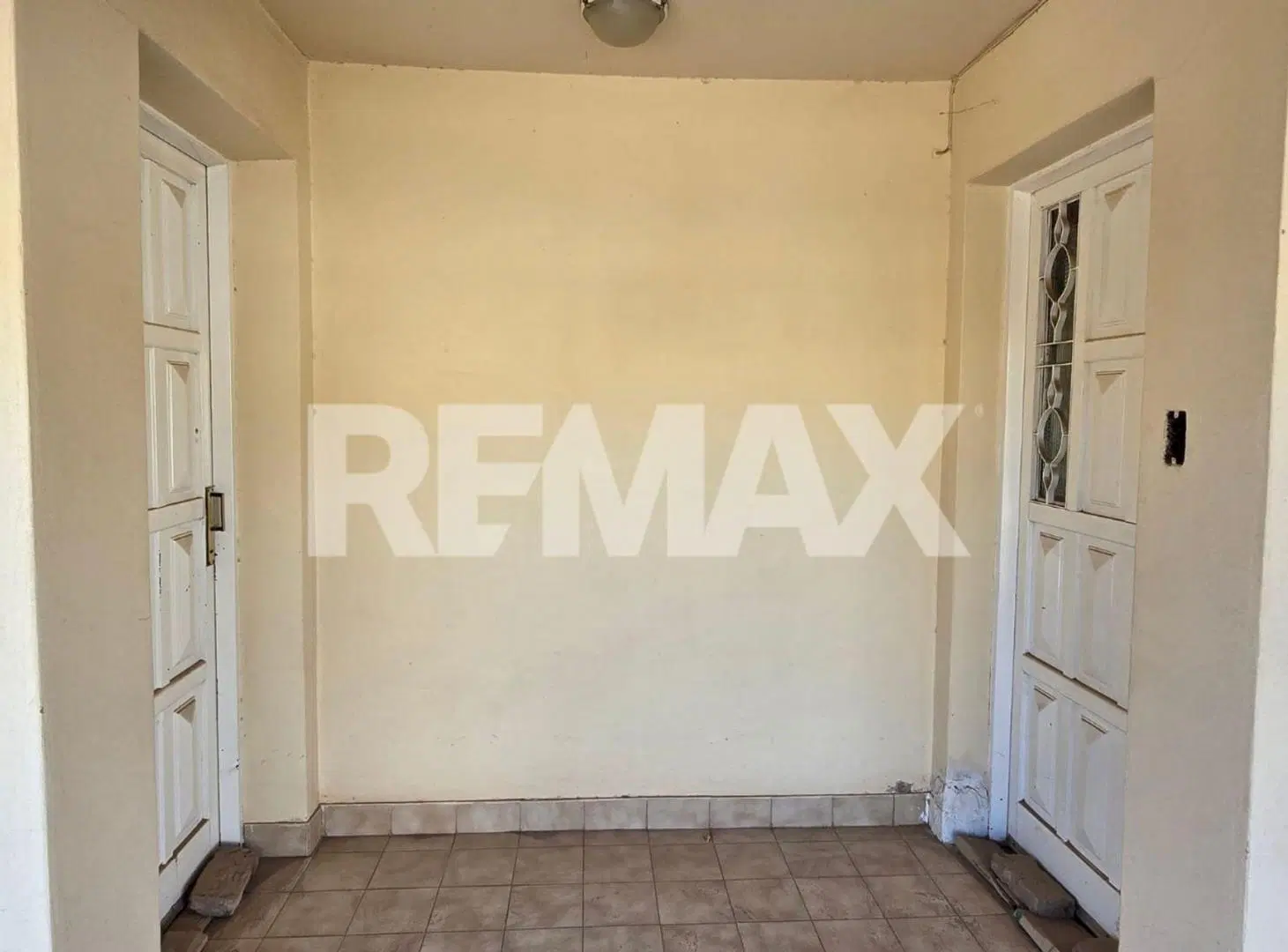 CASA EN VENTA DE 2 DORMI EN ESQUINA FERNÁNDEZ ORO 8