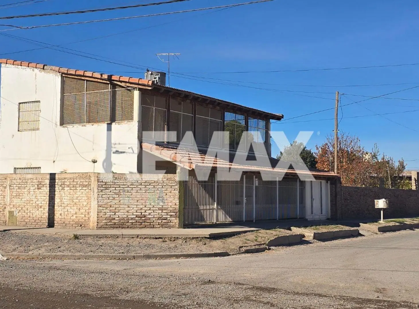 CASA EN VENTA DE 2 DORMI EN ESQUINA FERNÁNDEZ ORO 3