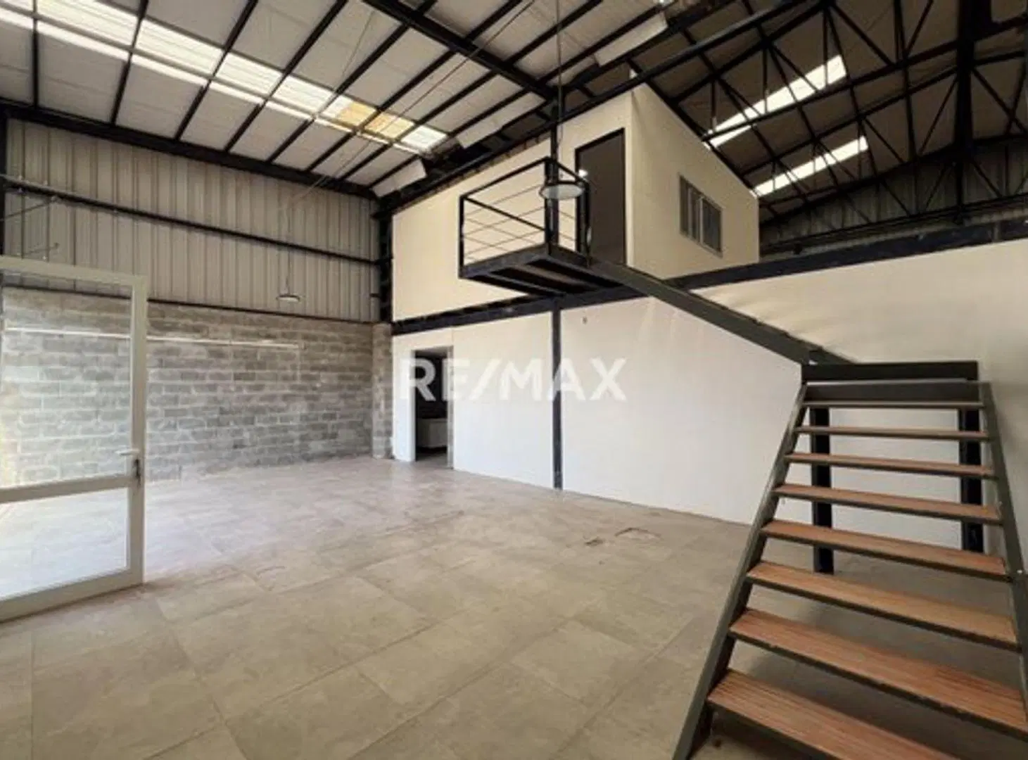 SE VENDE GALPON EN PARQUE INDUSTRIAL CENTENARIO 8