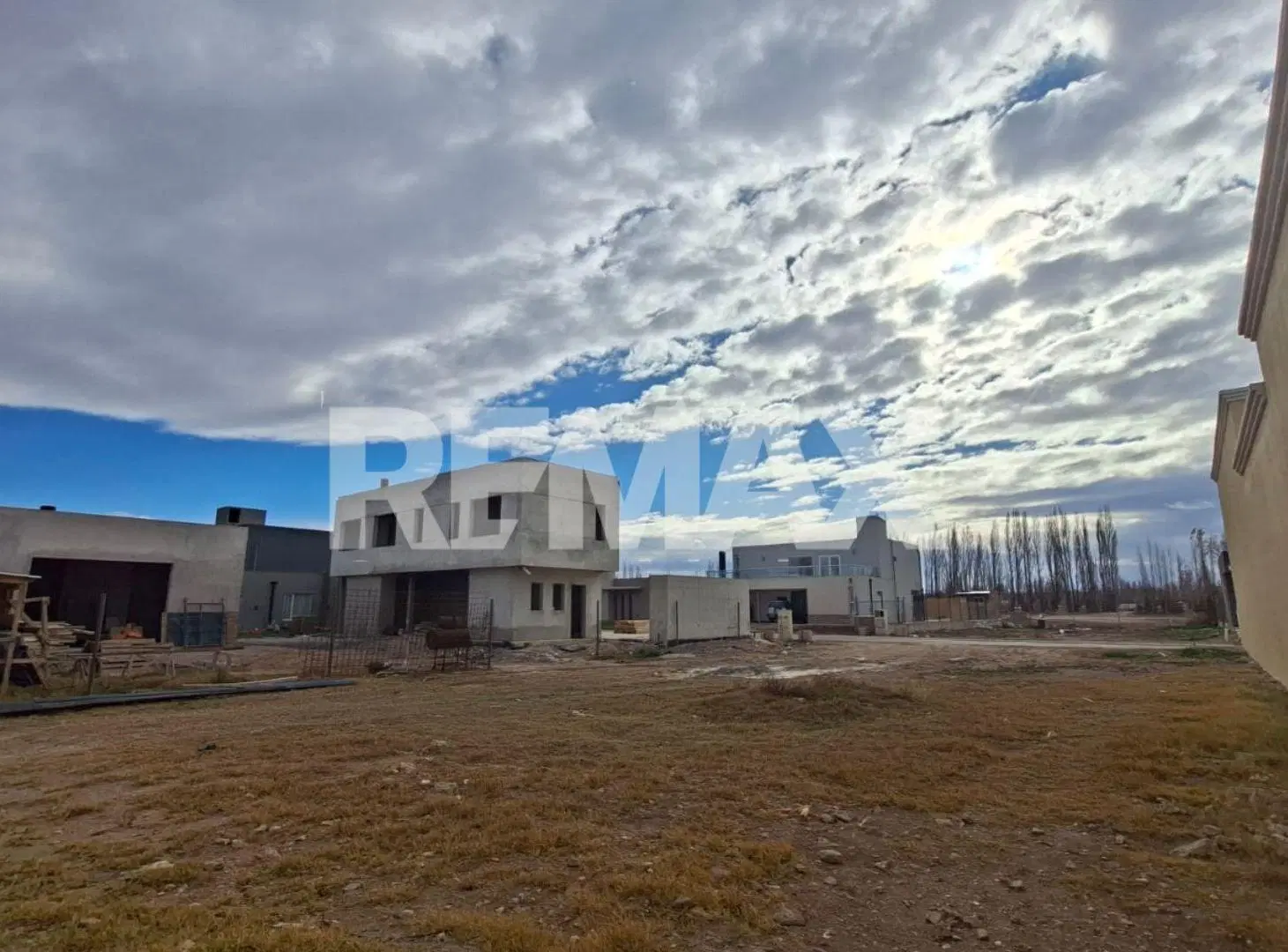 TERRENO EN VENTA B° CERRADO COSTA SERENA PLOTTIER. 6