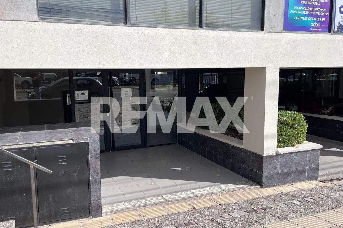 COCHERA EN VENTA SOBRE CALLE LELOIR NEUQUÉN 4