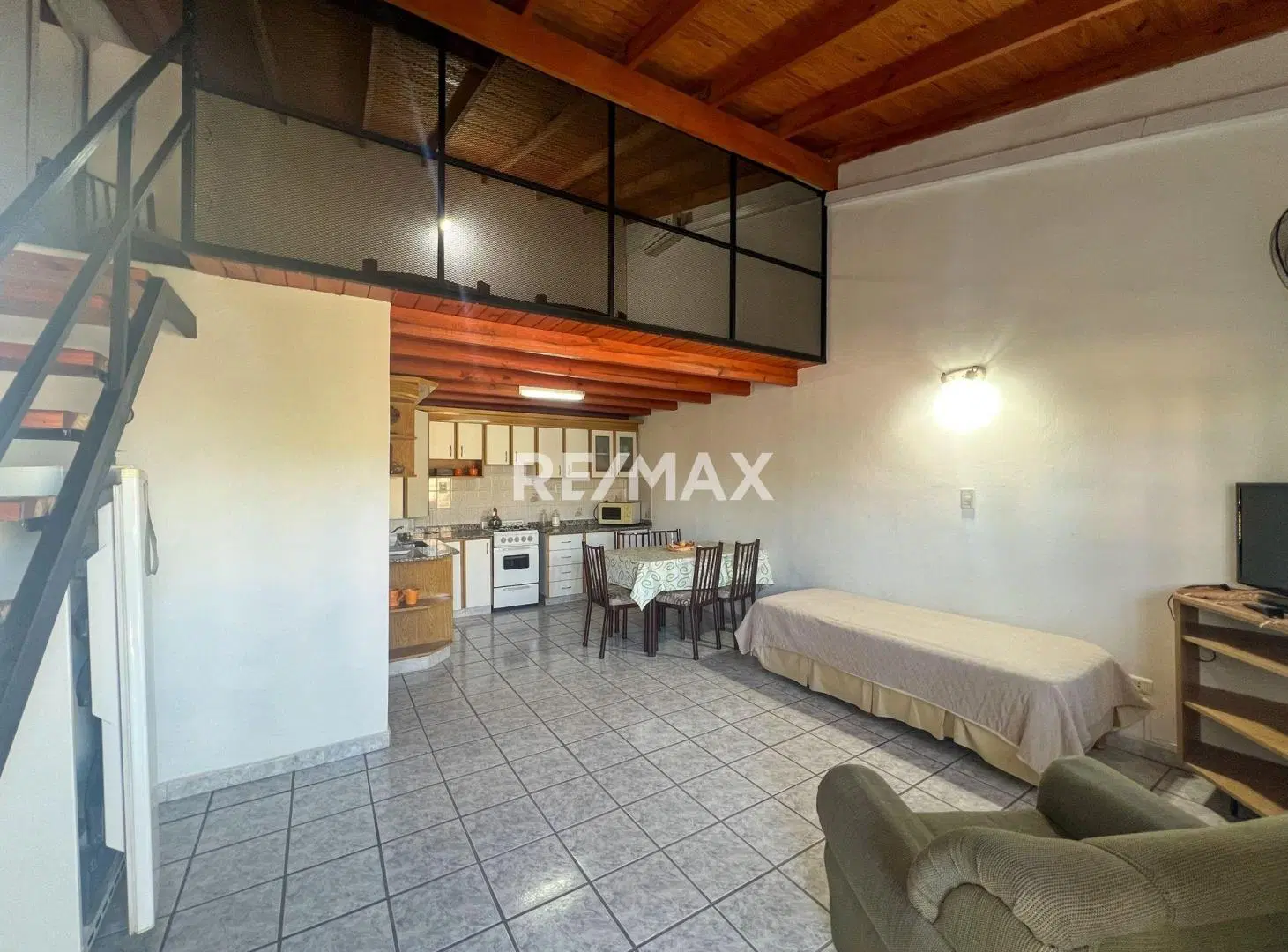Complejo de 4 Departamentos en Venta- Nqn Capitsl 8