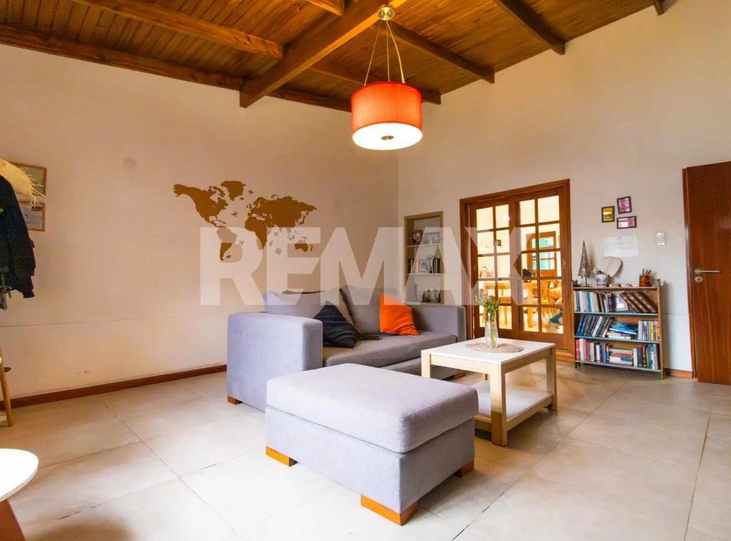 VENTA CASA 2 DORM. QUINCHO Y PILETA, MENGELLE 810 2