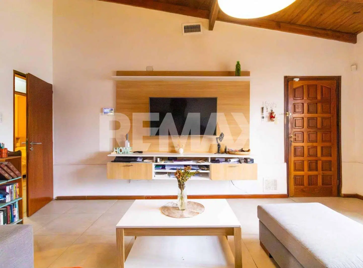 VENTA CASA 2 DORM. QUINCHO Y PILETA, MENGELLE 810 8