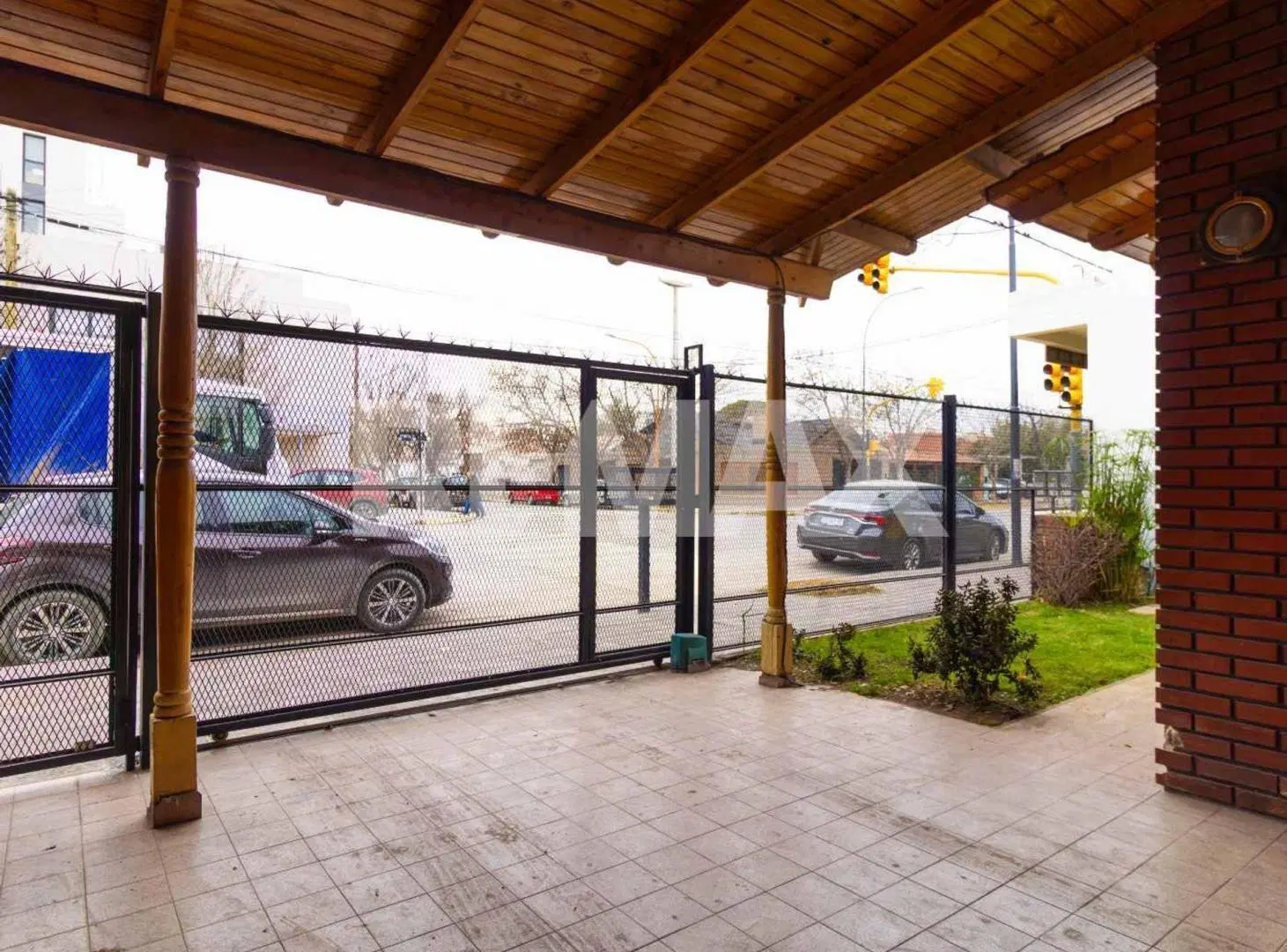 VENTA CASA 2 DORM. QUINCHO Y PILETA, MENGELLE 810 5