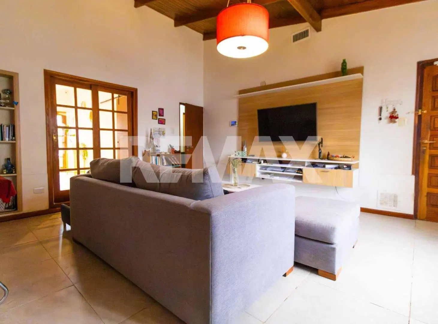 VENTA CASA 2 DORM. QUINCHO Y PILETA, MENGELLE 810 4