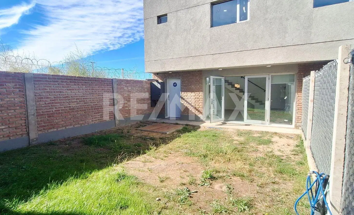 VENTA DUPLEX 3 DORMITORIOS CALLE BOERR 3334 NQN 4