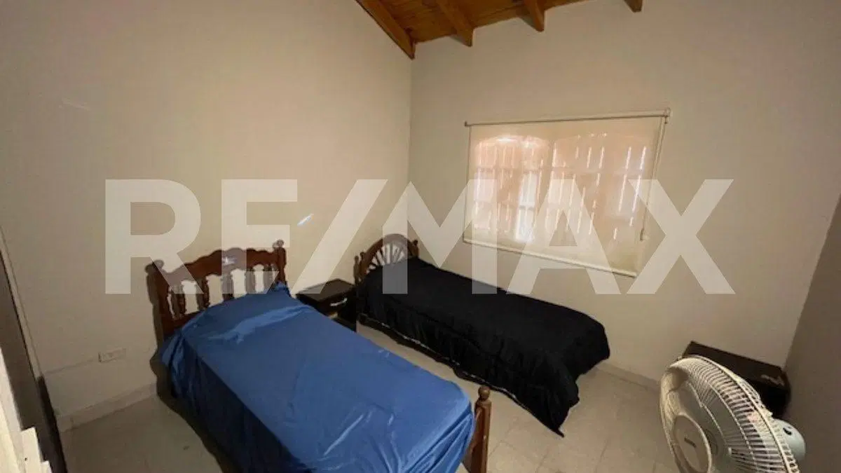 CASA EN VENTA 2 DORMOTORIOS PILETA LAGO PELLEGRINI 4
