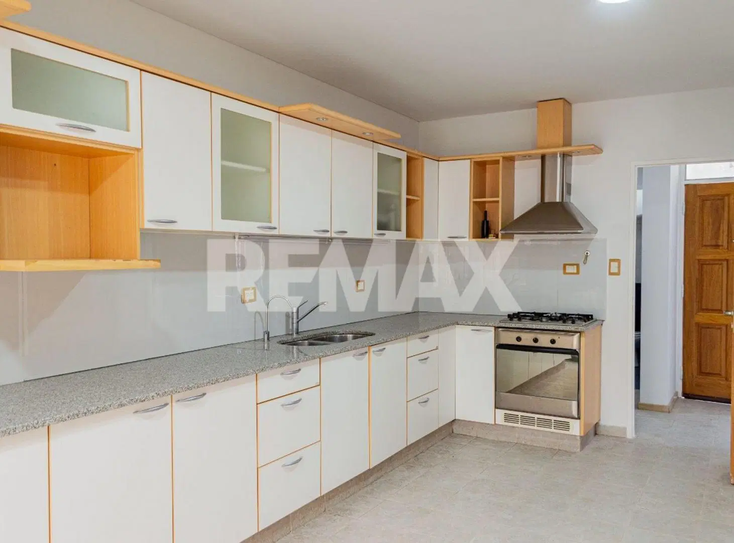 VENTA CASA 3 DORM C/PILETA Y QUINCHO  NQN 3