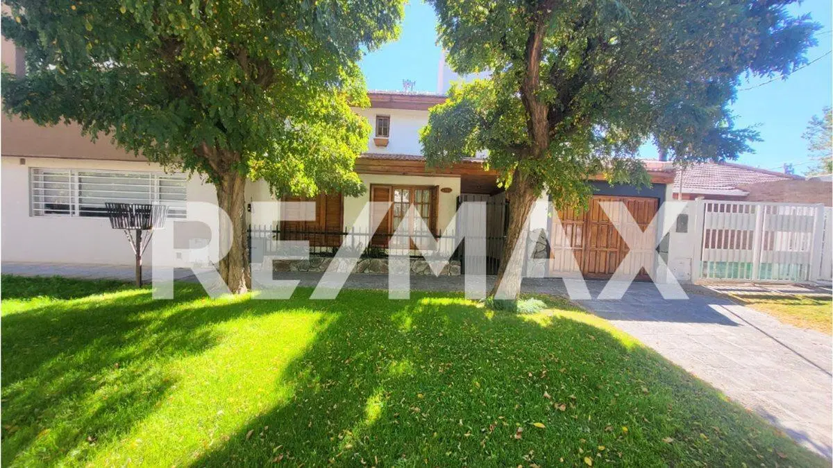 VENTA CASA 5 DORMITORIOS JARDINES DEL REY 2
