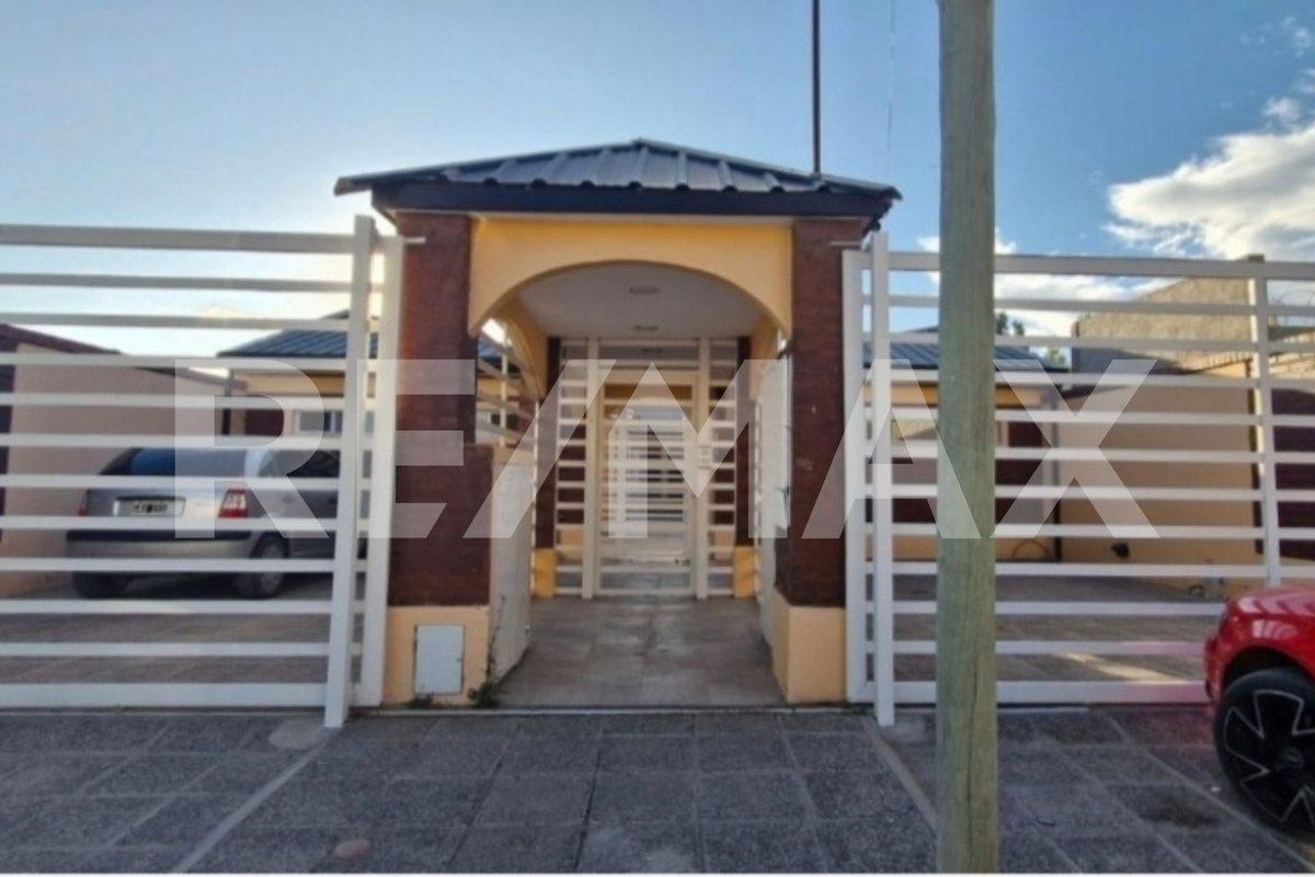Foto de VENTA COMPLEJO DE 4 DPTOS EN PLOTTIER, imagen 4