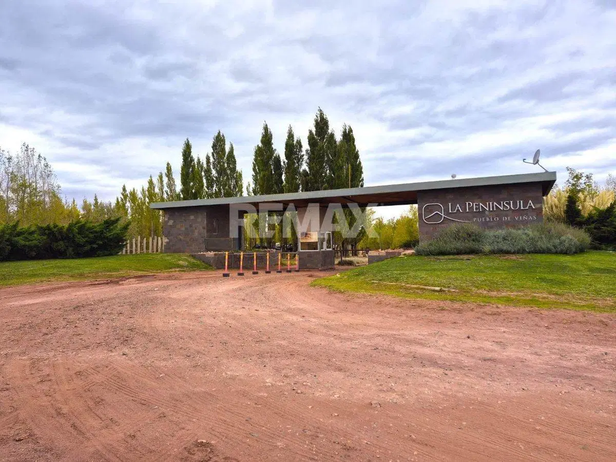 VENTA CASA EN LA PENINSULA LAGO MARI MENUCO 4