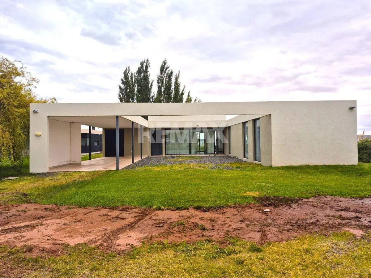 VENTA CASA EN LA PENINSULA LAGO MARI MENUCO 5