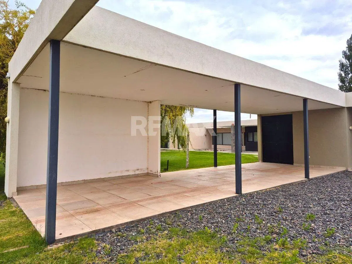 VENTA CASA EN LA PENINSULA LAGO MARI MENUCO 8