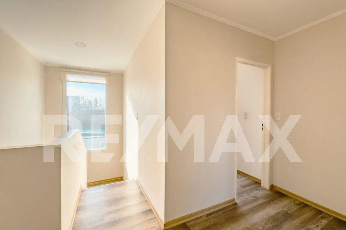 CASA DE TRES DORMITORIOS EN VENTA CONFLUENCIA 8
