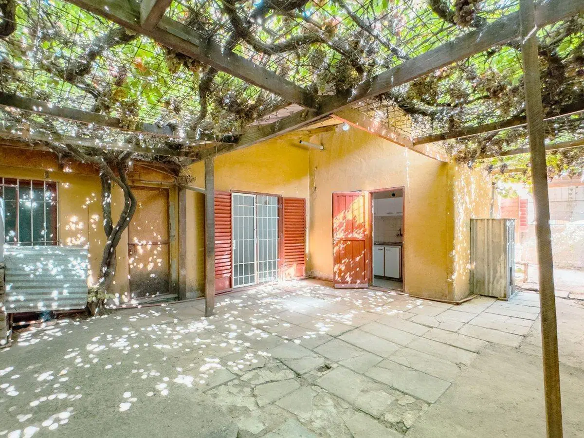 VENTA CASA EN BARRIO LOS PIONEROS, CENTENARIO 3