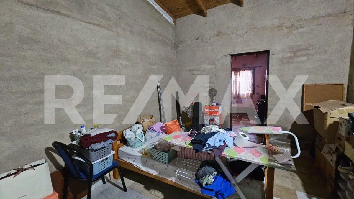 CASA 4 DORMITORIOS CON AMPLIACION EN CENTENARIO 2