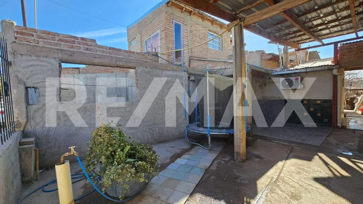 CASA 4 DORMITORIOS CON AMPLIACION EN CENTENARIO 1