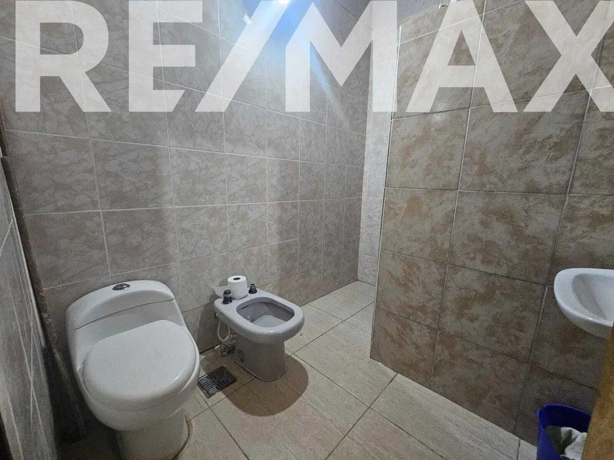 CASA EN VENTA DE TRES DORMITORIOS. NEUQUÉN 2