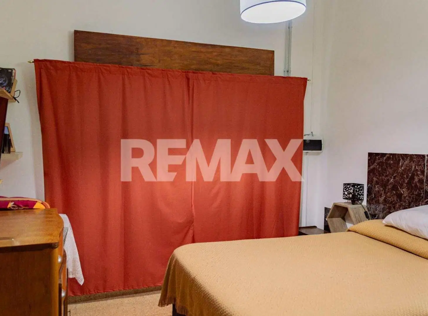 Venta - 2 casas de 2 dormitorios - Centro - Nqn 1