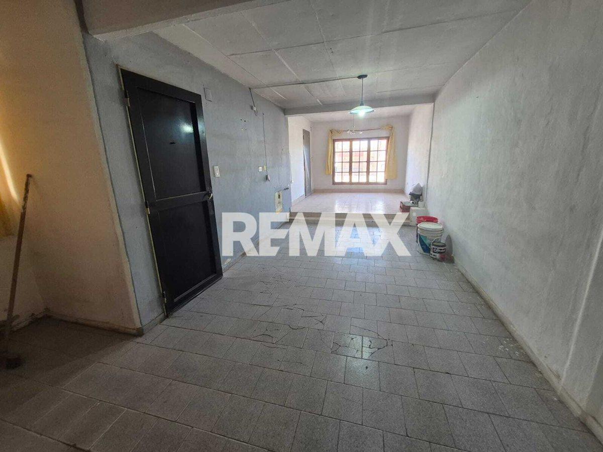 Foto de VENTA - CASA CON POTENCIAL COMERCIAL - CENTENARIO, imagen 2