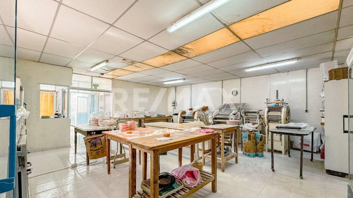 Foto de VENTA Galpón + Casa 3 dormitorios, Cipolletti, imagen 1