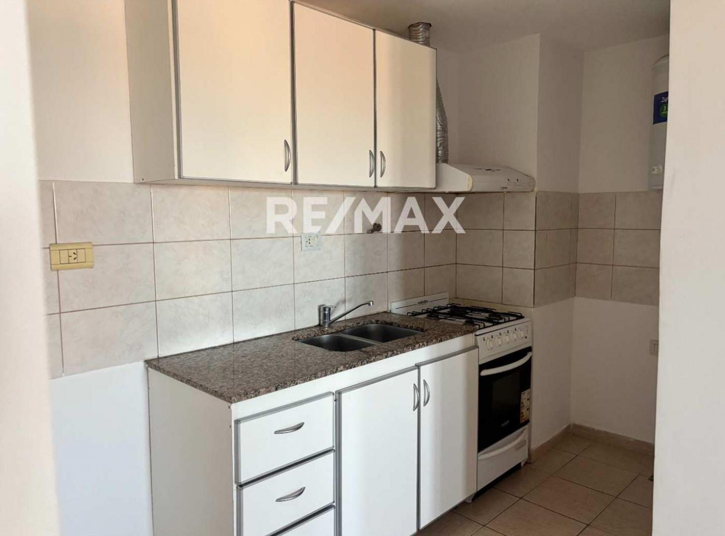 Foto de DEPARTAMENTO 1 DORMITORIO Y COCHERA EN PB, imagen 2