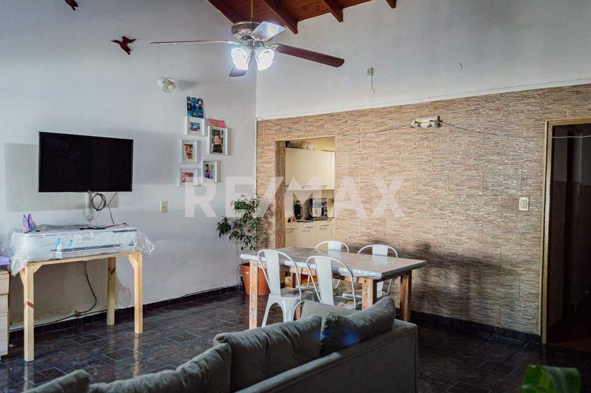Foto de VENTA CASA + DUPLEX Y GALPON B° BELGRANO - NQN -, imagen 2