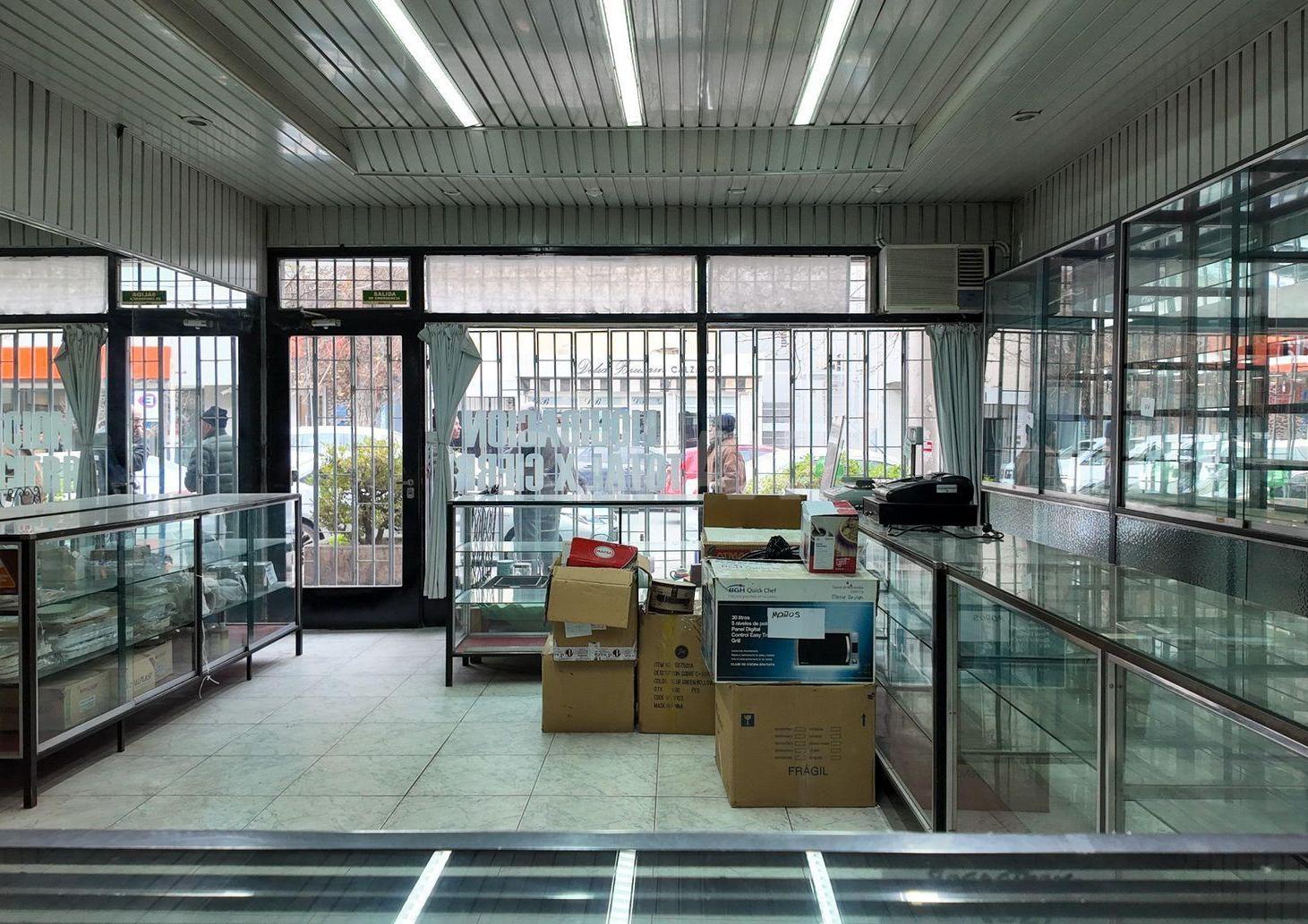 Foto de LOCAL COMERCIAL EN 2 PLANTAS EN ALQUILER, imagen 2
