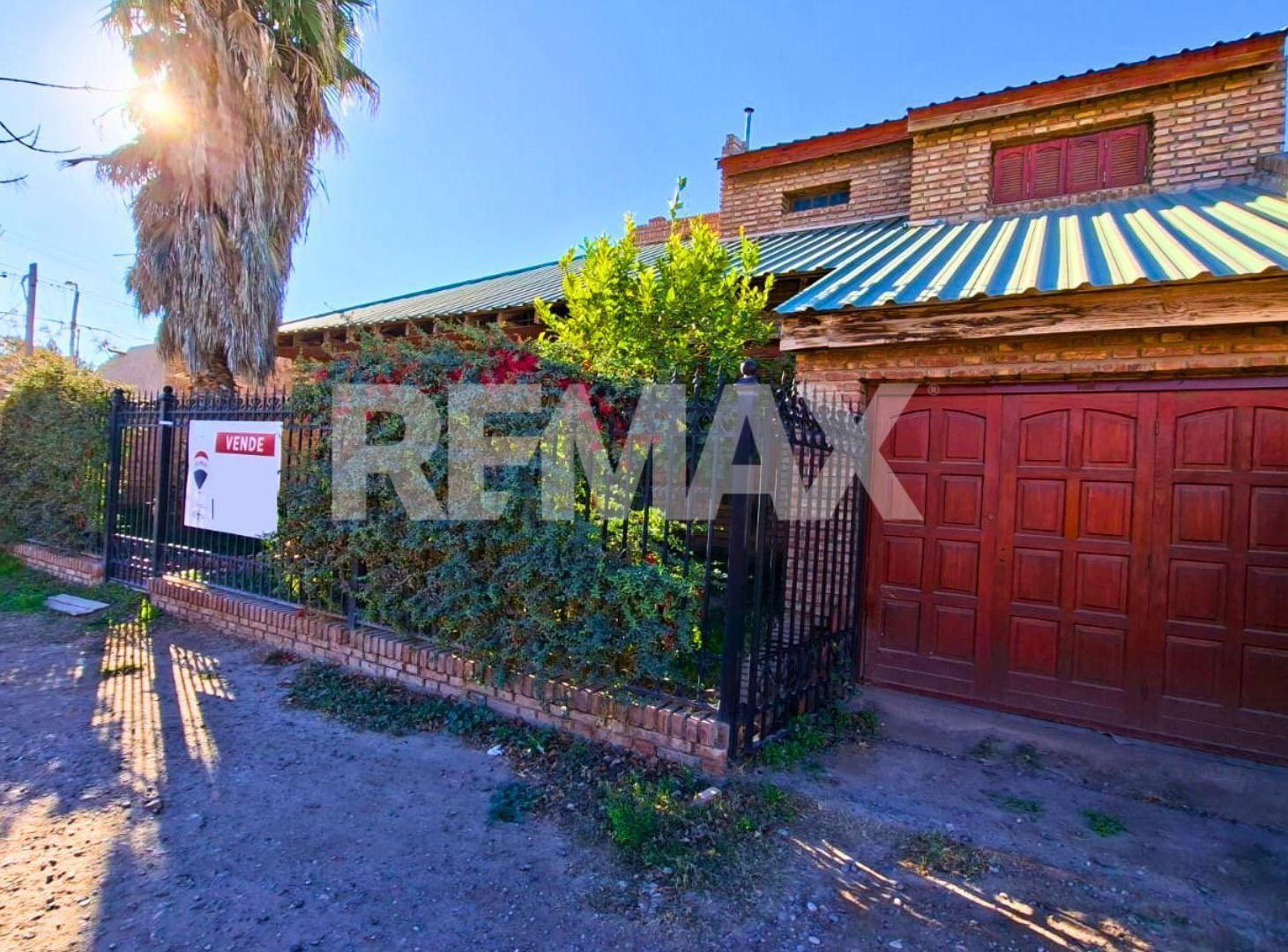 Foto de VENTA CASA 5 DORMITORIOS - CENTENARIO, imagen 2
